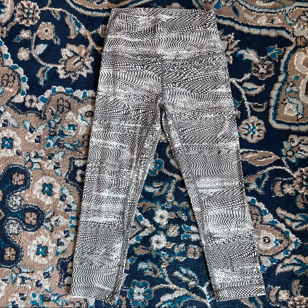 Lululemon leggings size 4